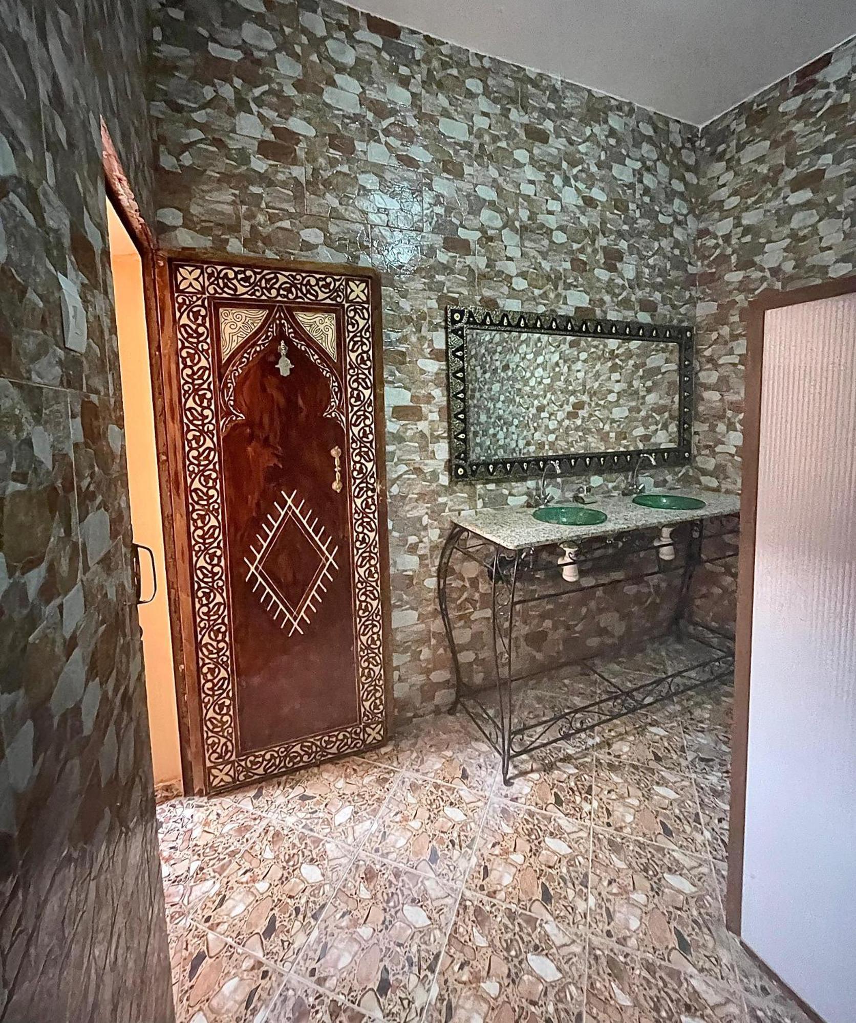 Dar Ilyana Hotell Ait Tiourhza Eksteriør bilde